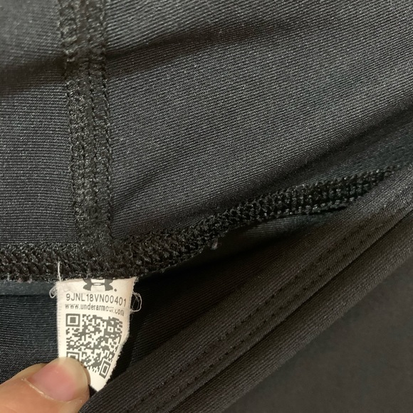 UNDER ARMOUR Crop Black Leggings - Picture 4 of 8